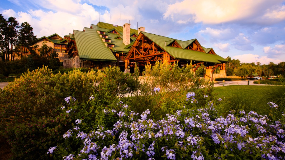 Disney's Wilderness Lodge seen from outside